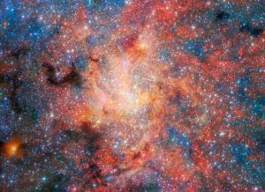 巨大なブラックホールの近くに塵と水分子　ウェッブ宇宙望遠鏡が観測した天の川銀河中心部