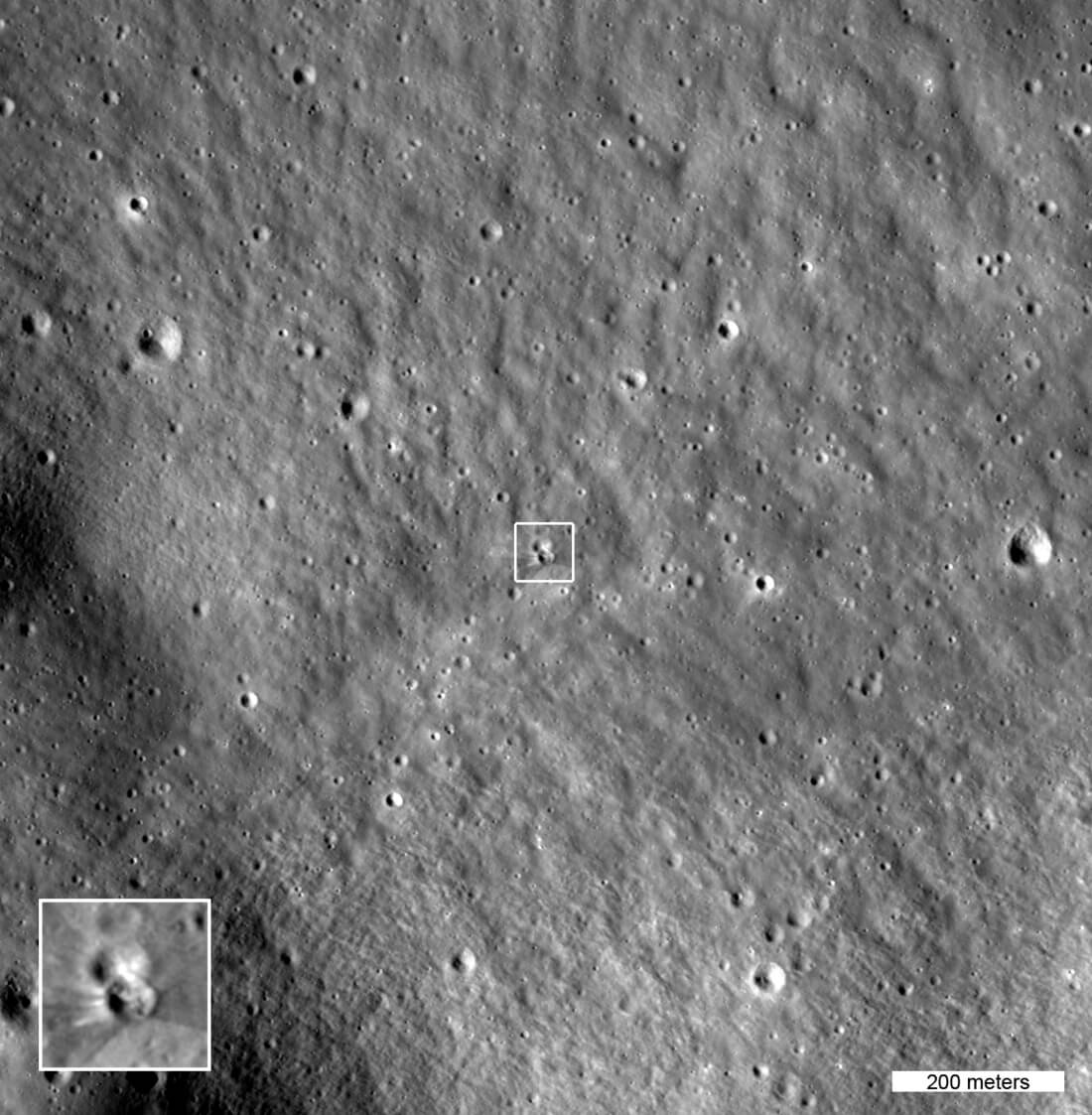 スペースX「ファルコン9」上段が月面に衝突　形成されたクレーターをNASA月周回衛星が撮影