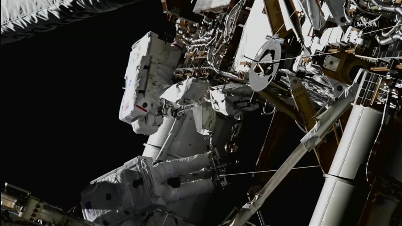 ISSでNASAの宇宙飛行士2名が船外活動を実施 新型太陽電池の増設に向けた準備作業
