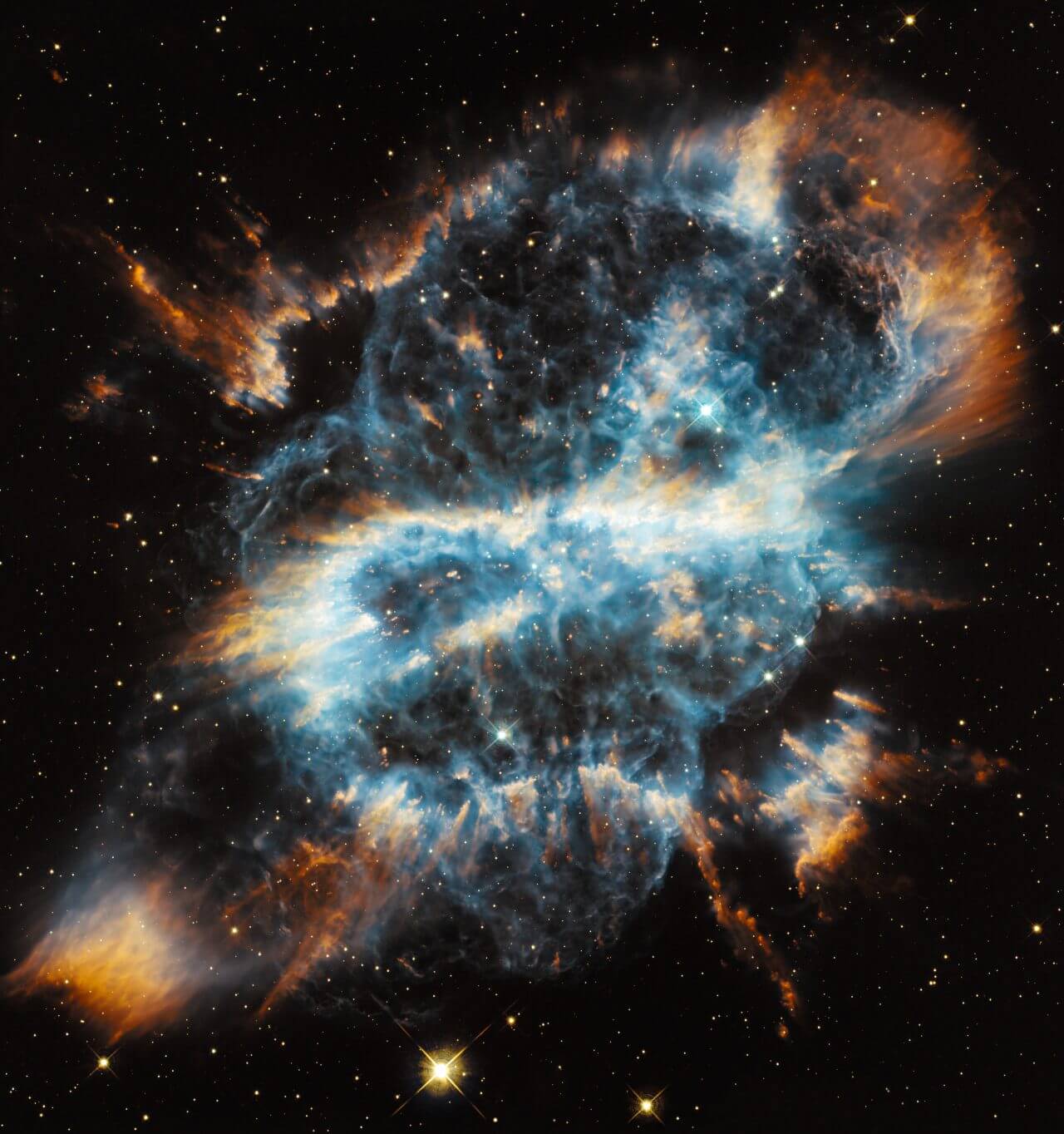 ハッブル宇宙望遠鏡が観測した“逆S字”型の惑星状星雲「NGC 5189」