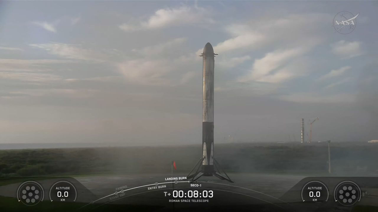 地上に帰還したファルコンヘビー（Falcon Heavy）ロケットのブースター。NASAの公式ライブから引用（Credit: NASA）