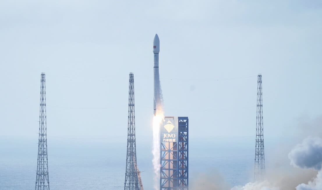 中国が「長征12号」を打ち上げ 衛星インターネット低軌道第25組衛星を軌道投入 1 「衛星インターネット低軌道第25組衛星」を搭載し、海南商業航天発射場から打ち上げられた「長征12号」ロケット(Credit: CASC/Yan Pengfei)