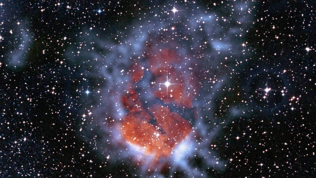 冷たいガスと塵に囲まれた赤い泡　星形成領域「RCW 120」