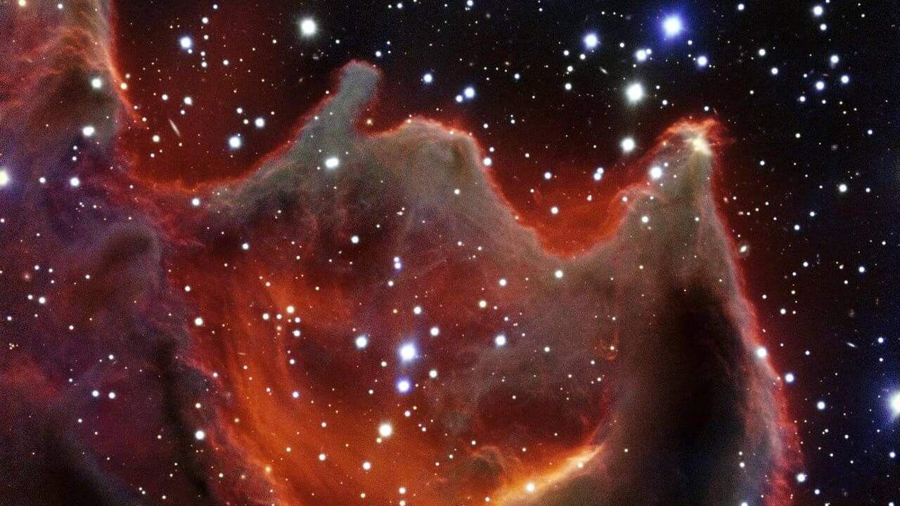 獣の口か神の手か VLTが捉えた彗星状グロビュール「CG 4」