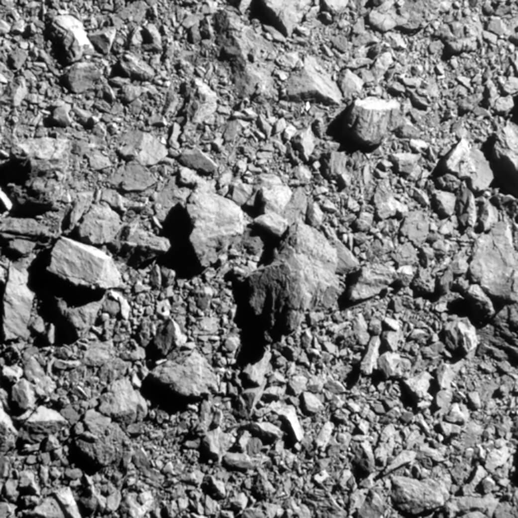 小惑星「ディモルフォス」への衝突2秒前の画像　NASA探査機DARTの実験から4年