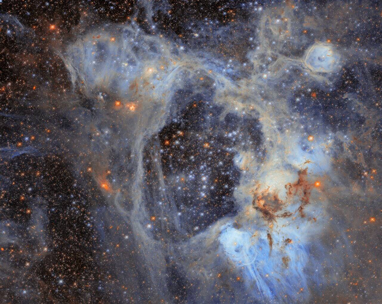 若い星々が形作った巨大な空洞 ハッブル宇宙望遠鏡が捉えた大マゼラン