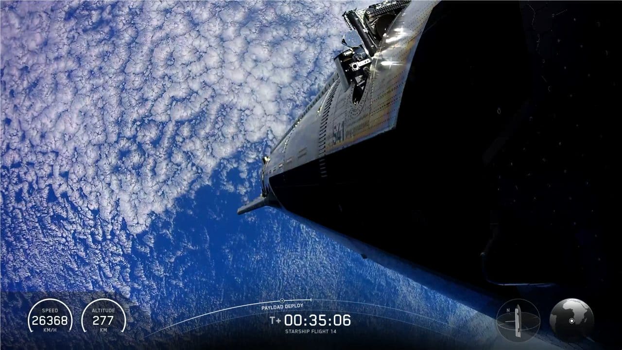 Starship(スターシップ)宇宙船から放出される第3世代Starlink(スターリンク)衛星。SpaceXのライブ配信から(Credit: SpaceX)