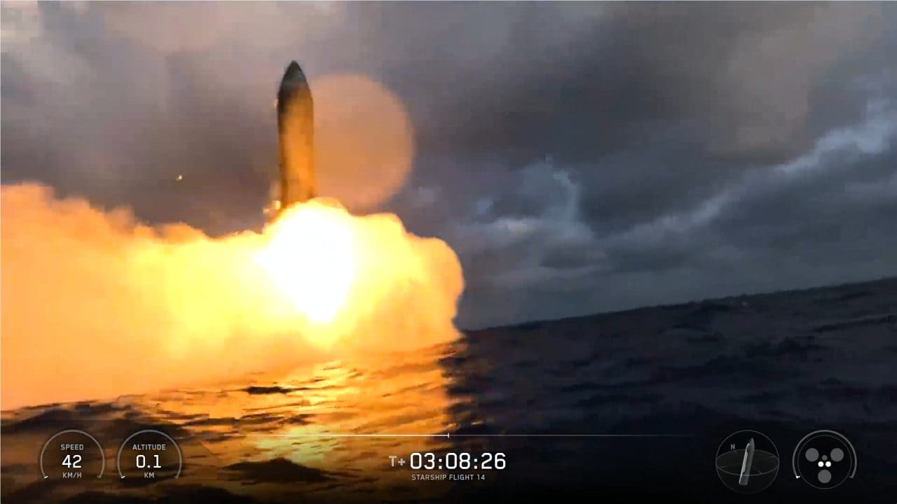 北太平洋の海面に到達したStarship(スターシップ)宇宙船。SpaceXのライブ配信から(Credit: SpaceX)