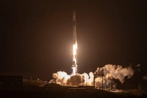 スペースX、ファルコン9でアメリカ宇宙軍のデータ伝送衛星21機を打ち上げ