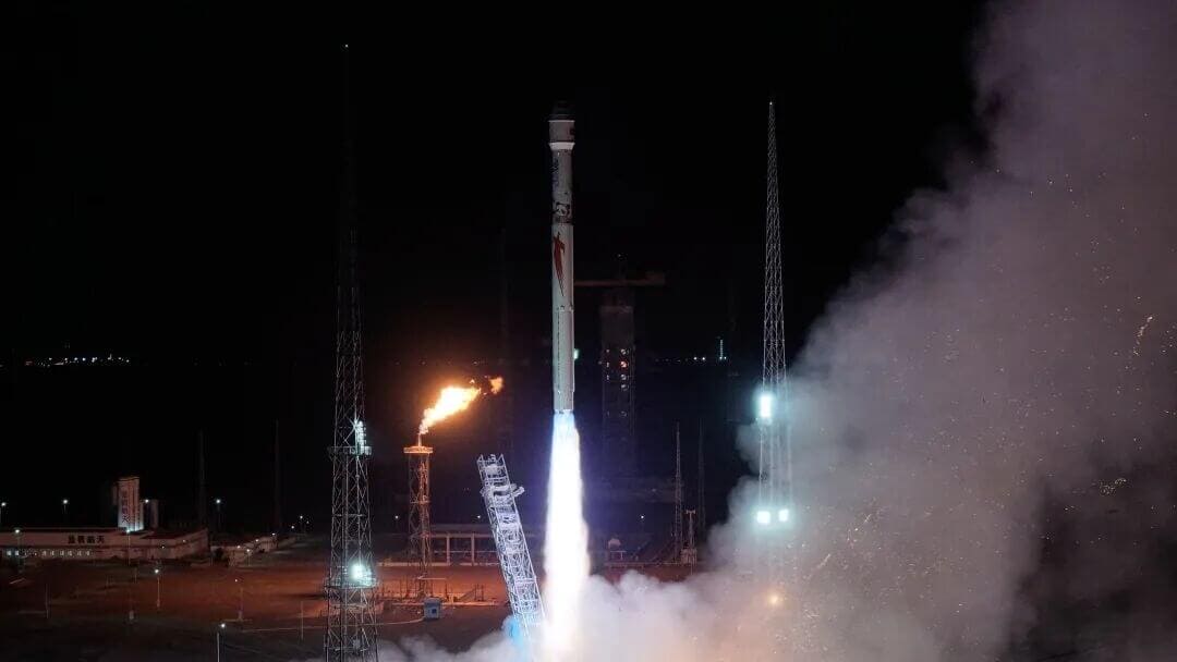 日本時間2026年10月14日、衛星10機を搭載して打ち上げられた「朱雀2号改良型」遥4ロケット(Credit: LandSpace)