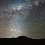 人工衛星の光や電波が天文観測の妨げに　衛星の設計・運用改善で影響軽減へ