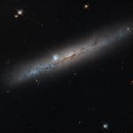 星々がきらめく美しき光の帯　ハッブル宇宙望遠鏡が観測した渦巻銀河「NGC 1827」
