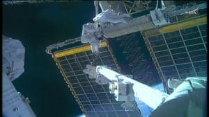 ISSでNASAとCSAの宇宙飛行士が船外活動を実施 7基目の新型太陽電池を設置