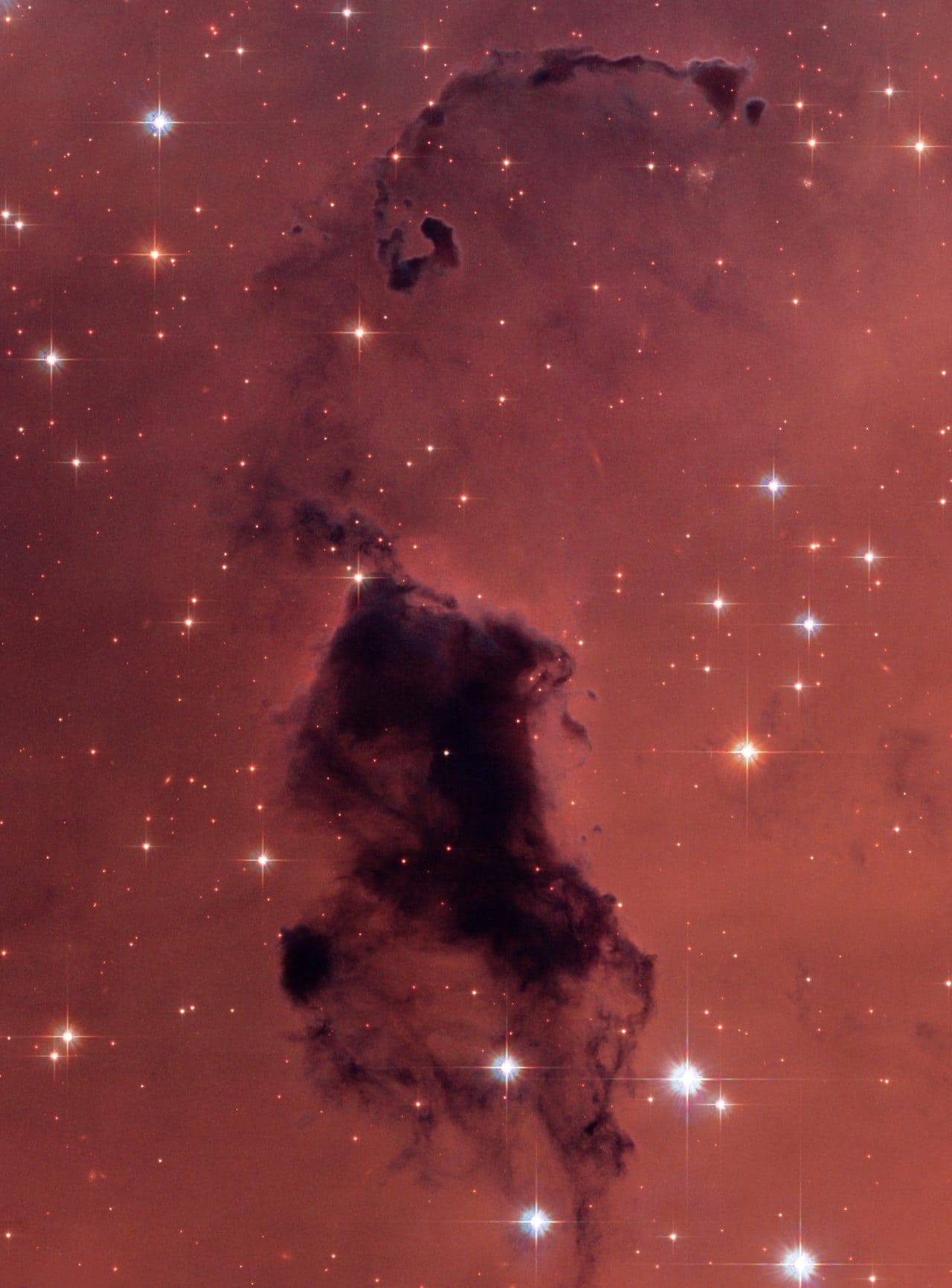 ハッブル（Hubble）宇宙望遠鏡が観測した輝線星雲「NGC 281」のクローズアップ（Credit: NASA, ESA, and The Hubble Heritage Team (STScI/AURA); Acknowledgment: P. McCullough (STScI)）
