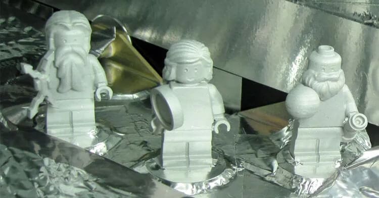 今も木星を回る“レゴの乗組員”　探査機に乗った3体のミニフィギュア