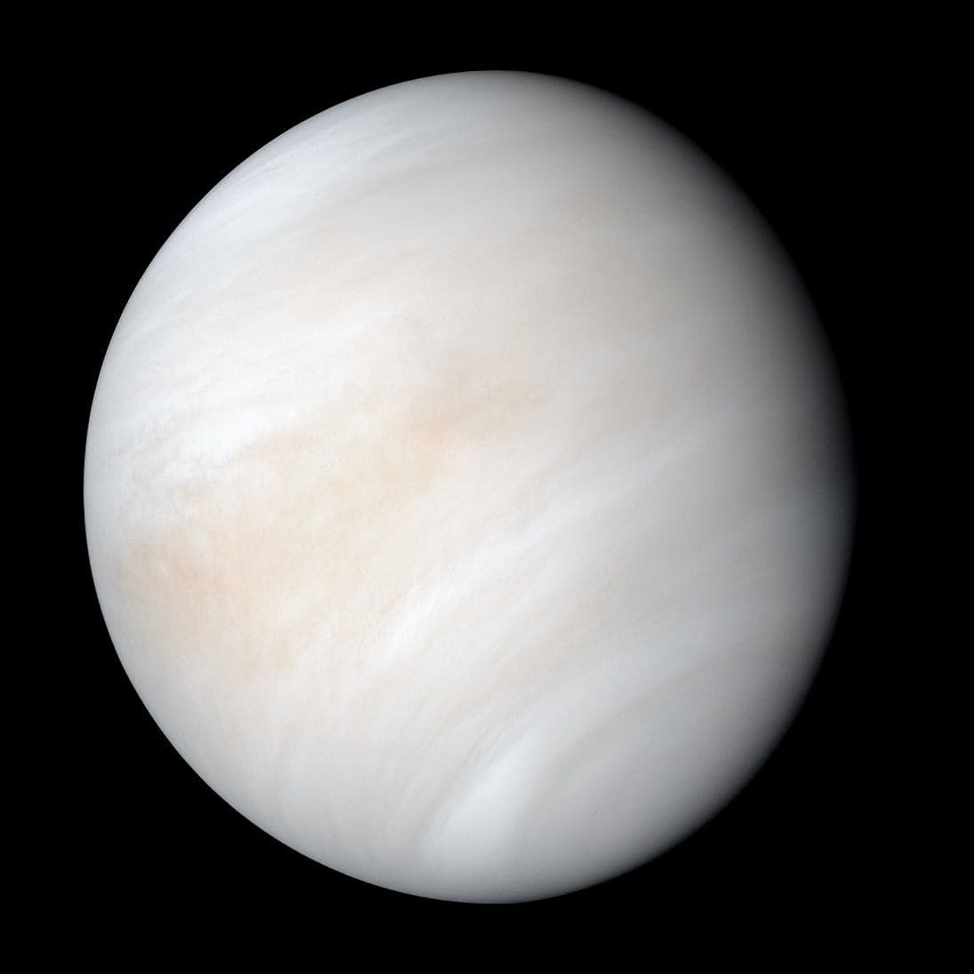 NASAの金星探査機「マリナー10号」が撮影した金星(Credit: Credits: NASA/JPL-Caltech)